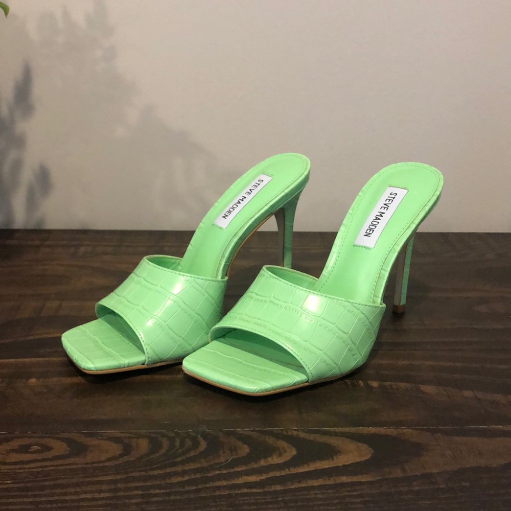 Brand new Steve Madden Signal Heel 7